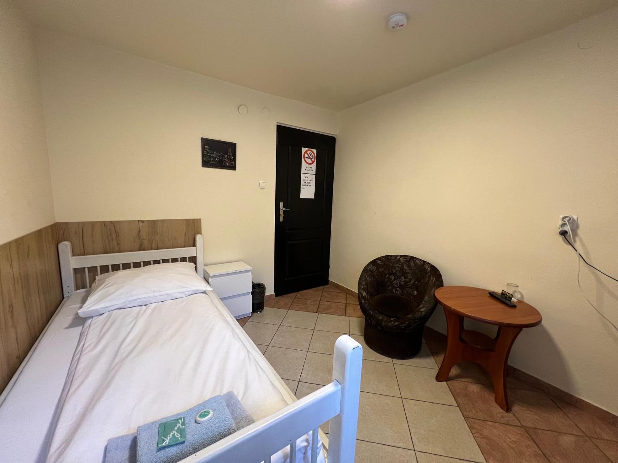 Etna - Hostel -Noclegi Rzeszów Esterno foto