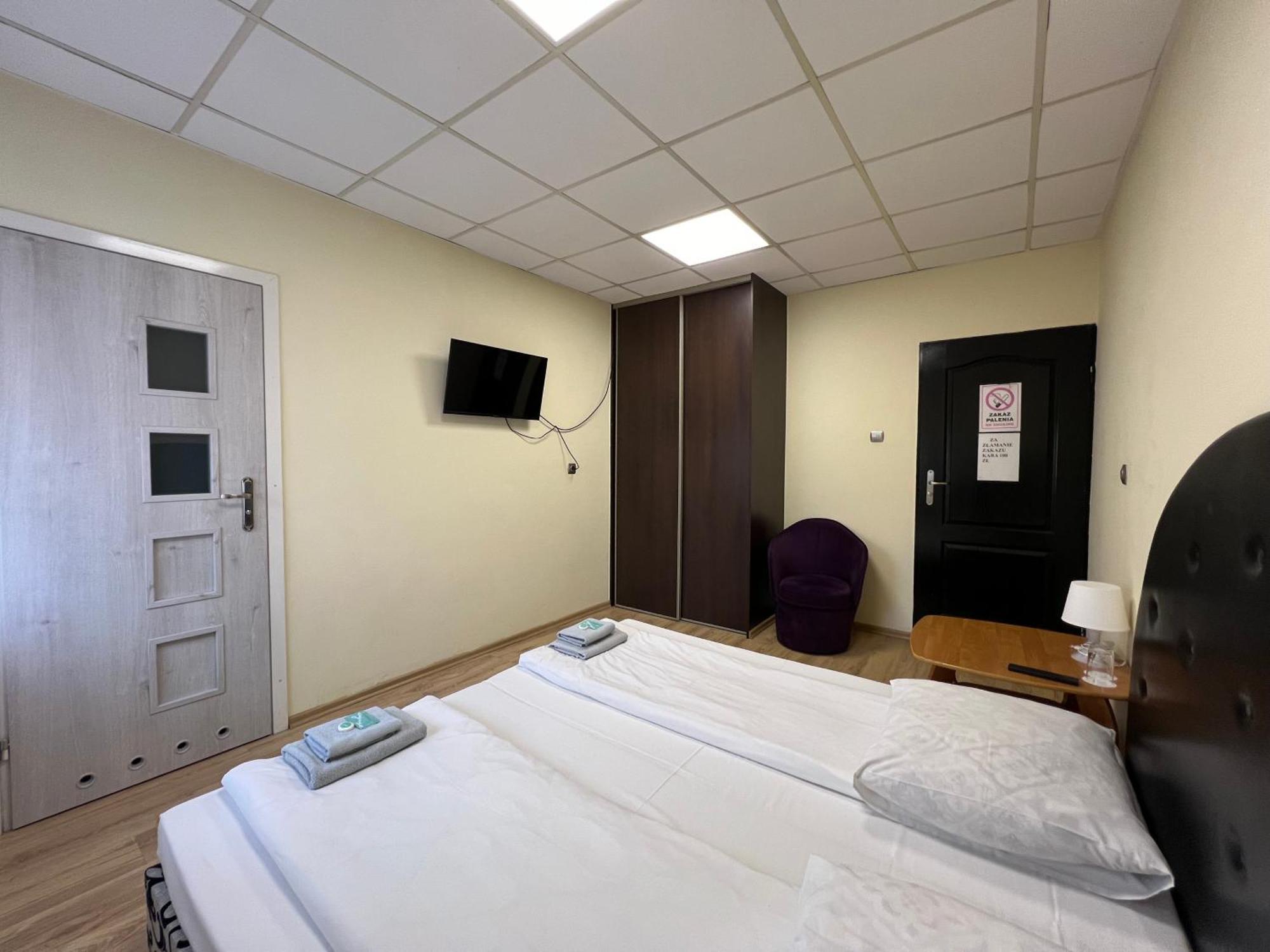 Etna - Hostel -Noclegi Rzeszów Esterno foto