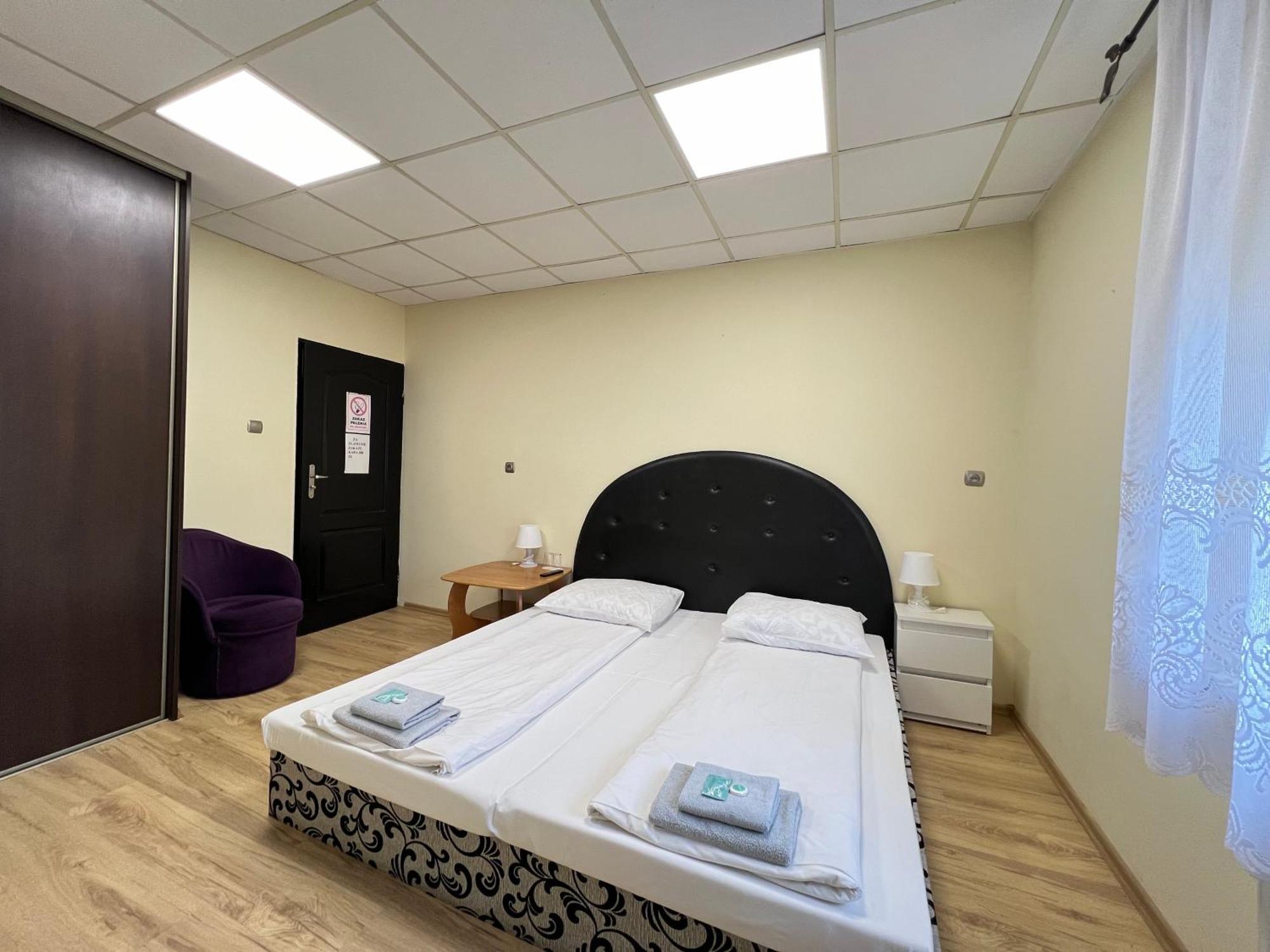 Etna - Hostel -Noclegi Rzeszów Esterno foto
