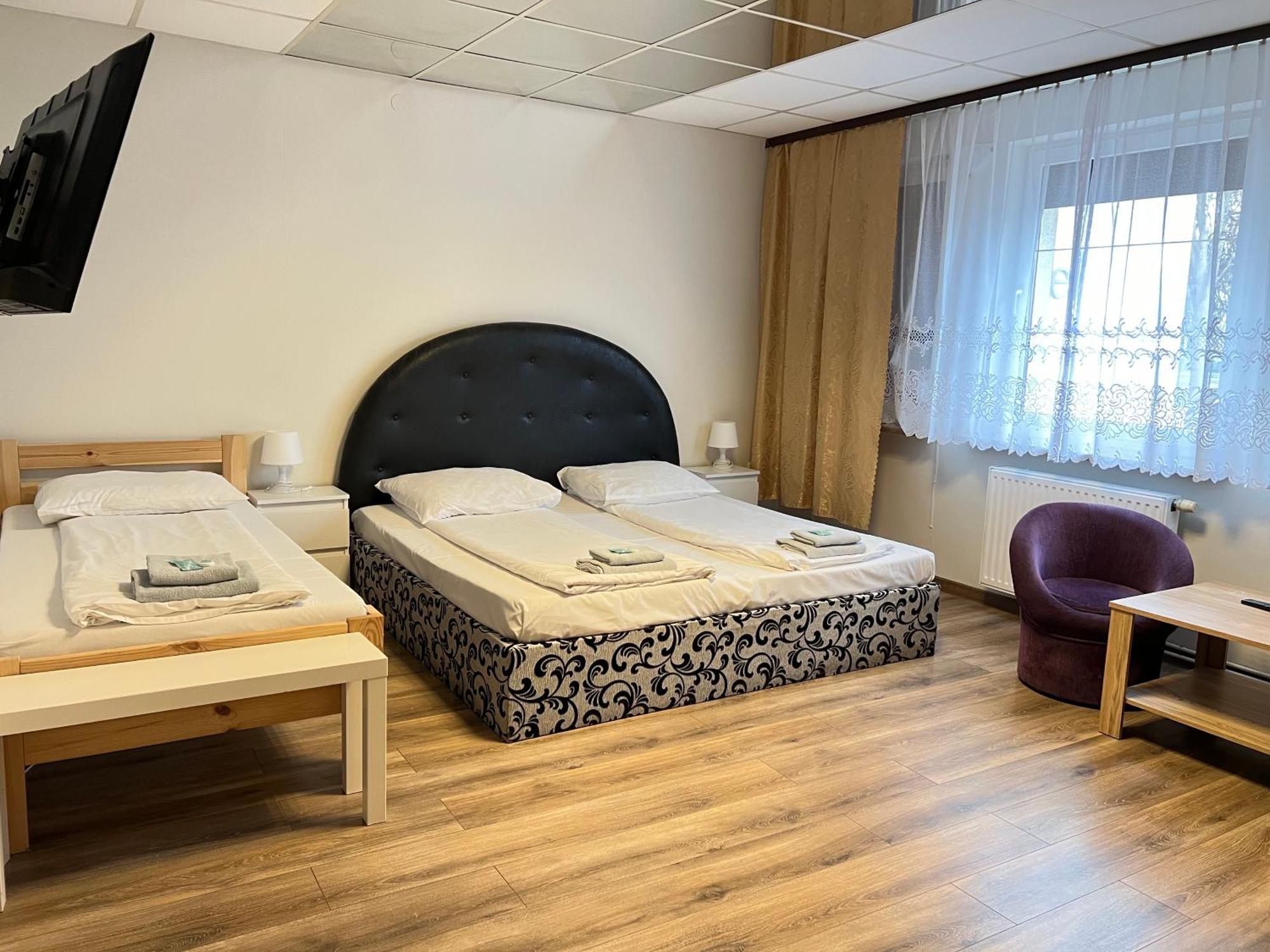 Etna - Hostel -Noclegi Rzeszów Esterno foto