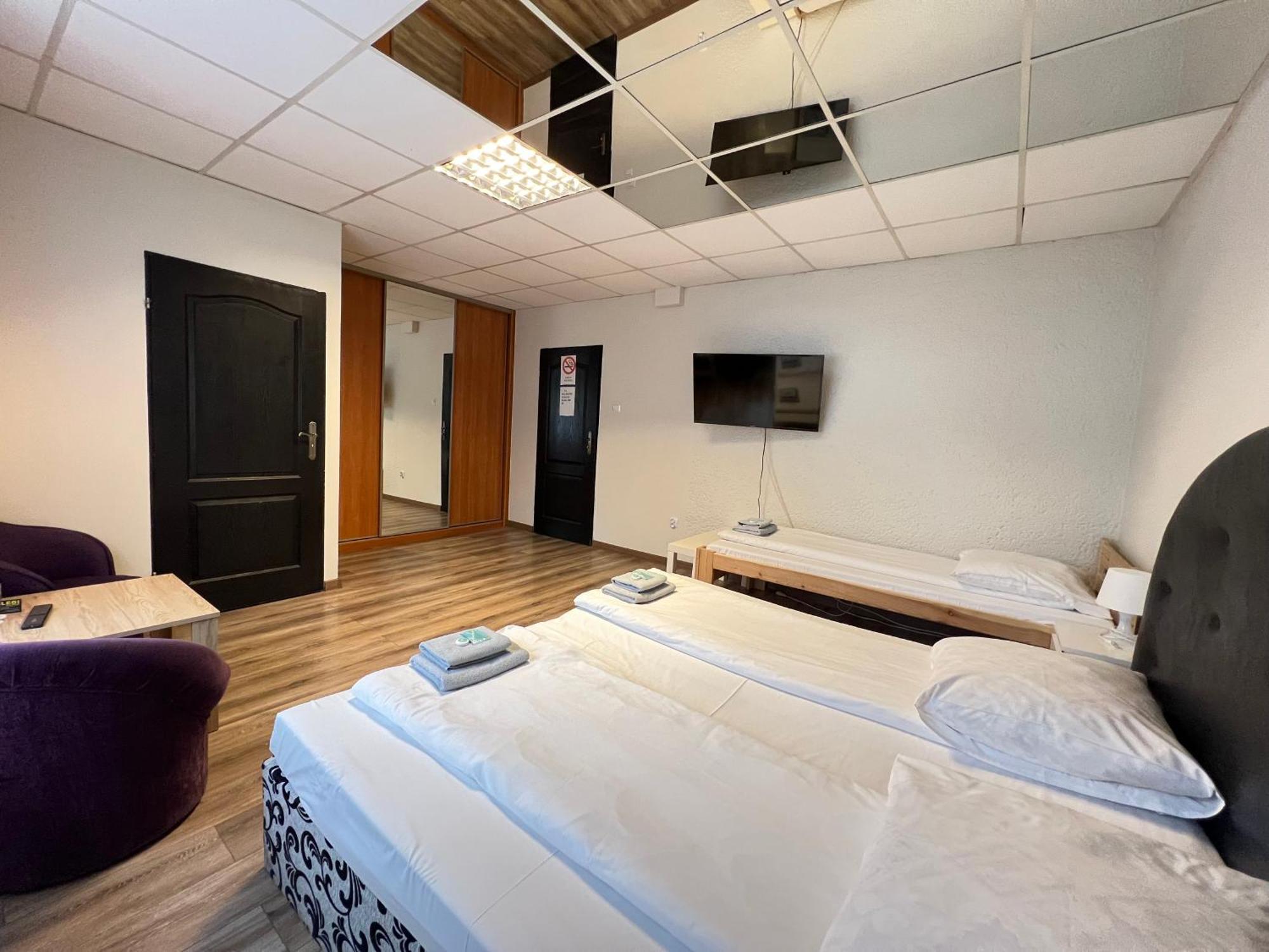 Etna - Hostel -Noclegi Rzeszów Esterno foto