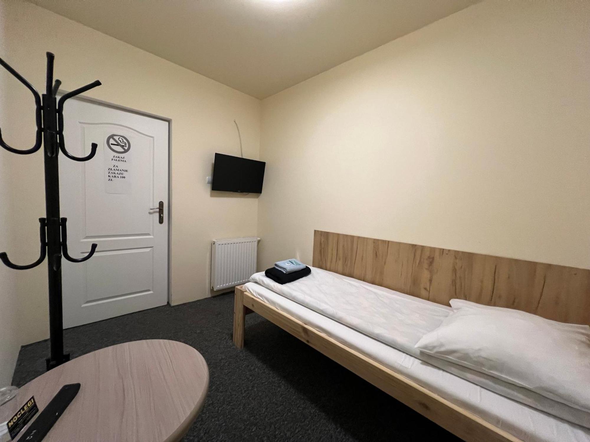 Etna - Hostel -Noclegi Rzeszów Esterno foto