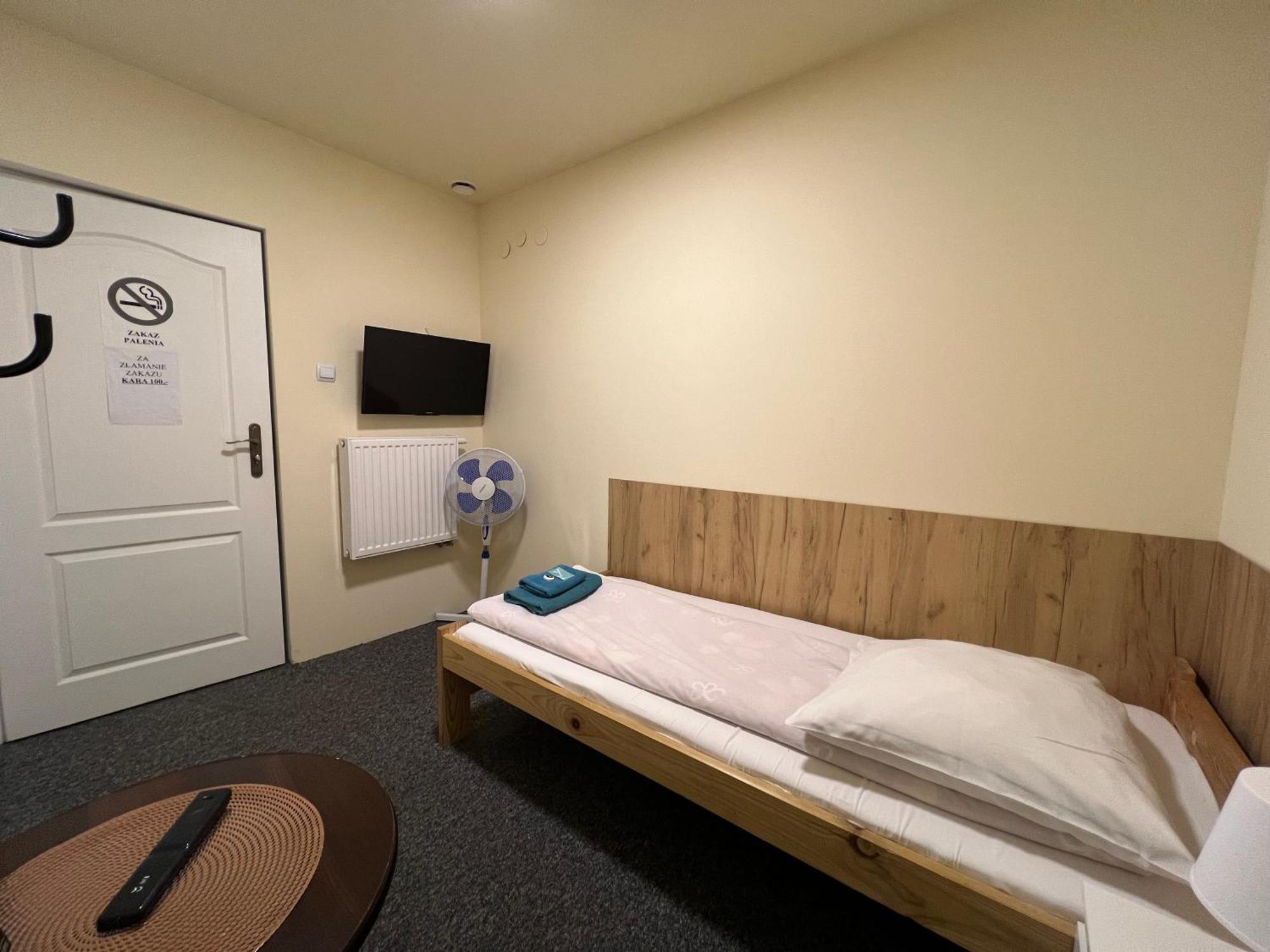 Etna - Hostel -Noclegi Rzeszów Esterno foto