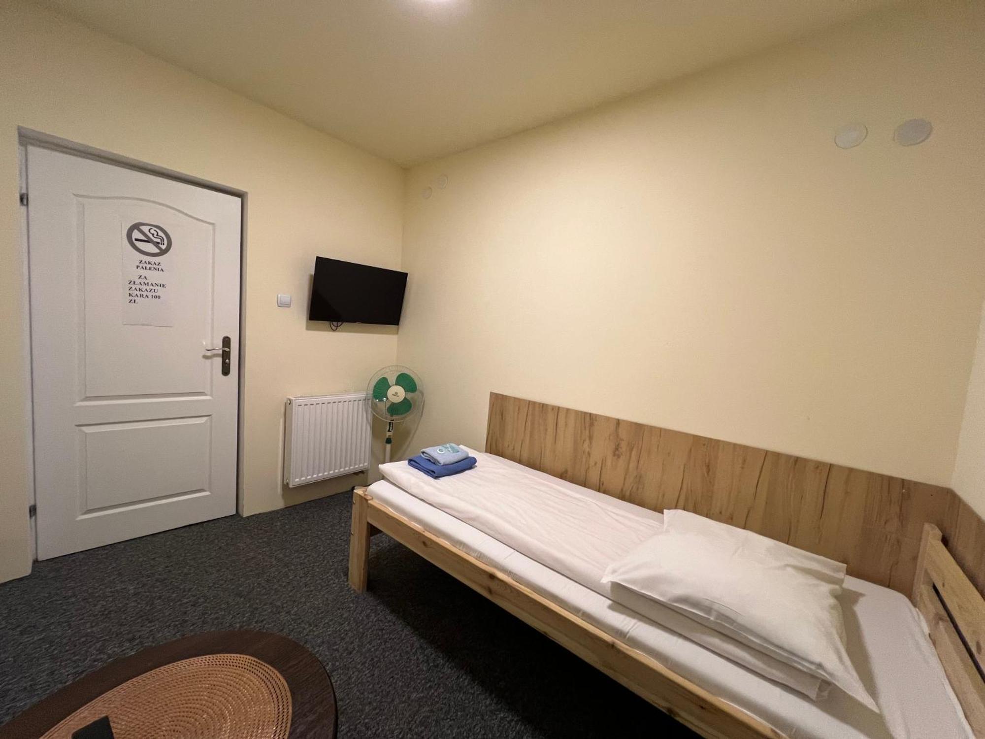 Etna - Hostel -Noclegi Rzeszów Esterno foto