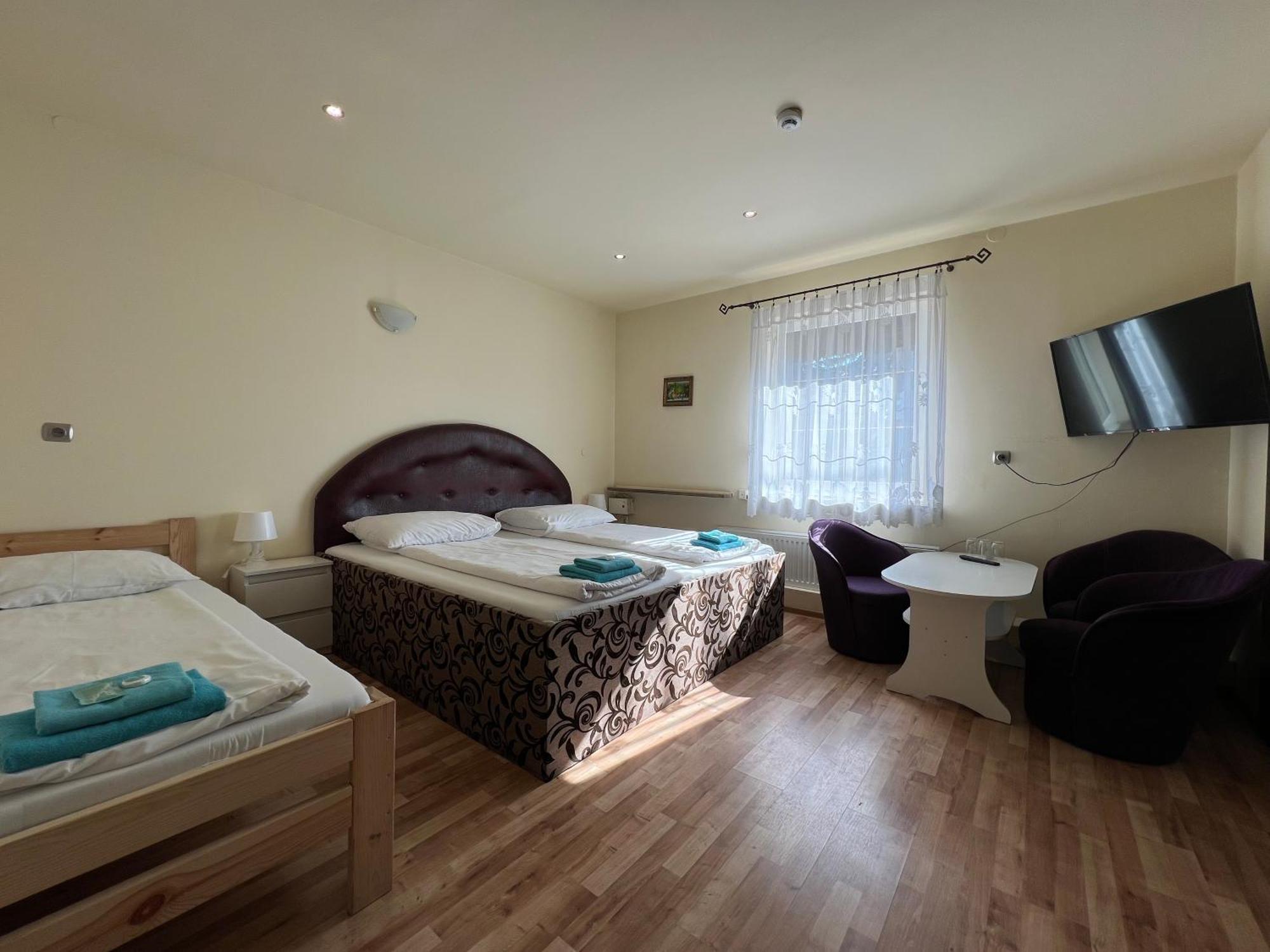 Etna - Hostel -Noclegi Rzeszów Esterno foto