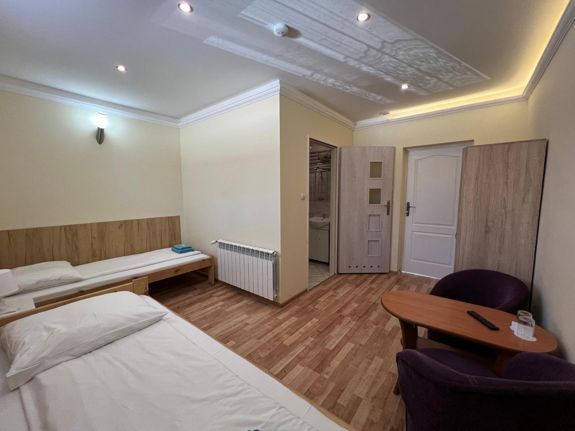 Etna - Hostel -Noclegi Rzeszów Esterno foto
