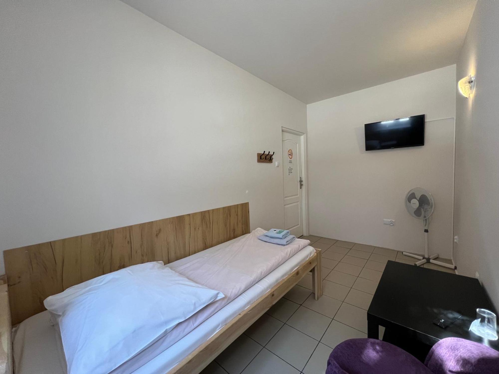 Etna - Hostel -Noclegi Rzeszów Esterno foto