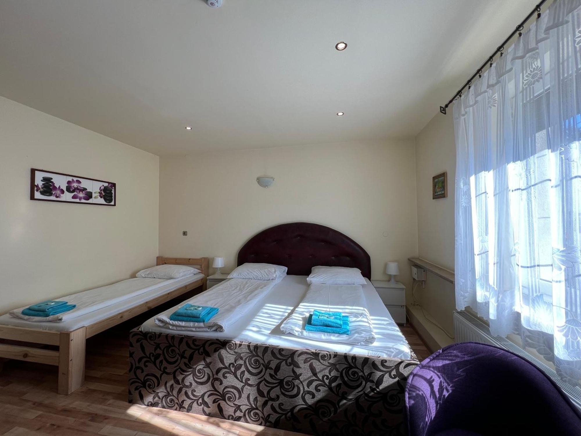Etna - Hostel -Noclegi Rzeszów Esterno foto