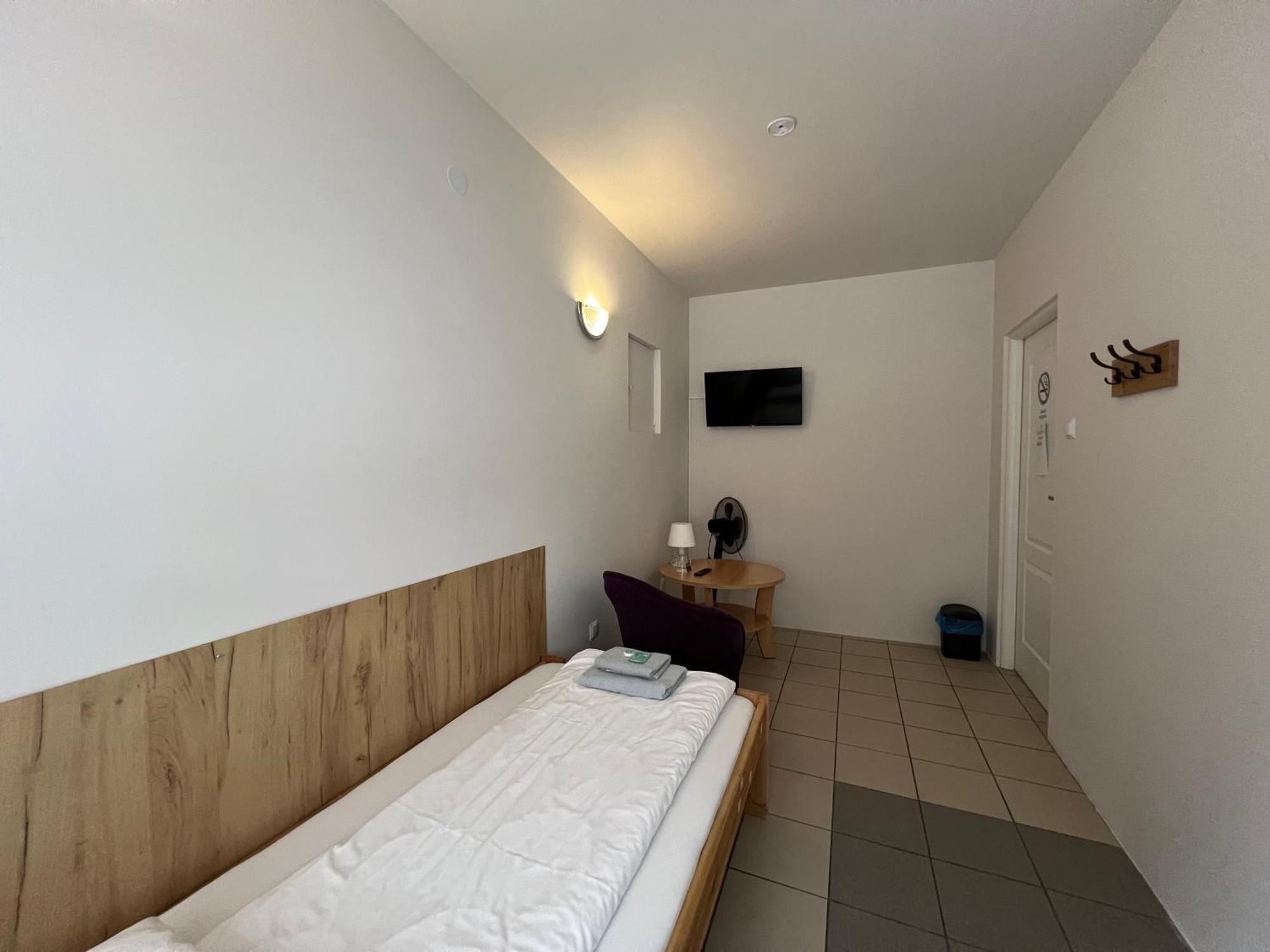 Etna - Hostel -Noclegi Rzeszów Esterno foto