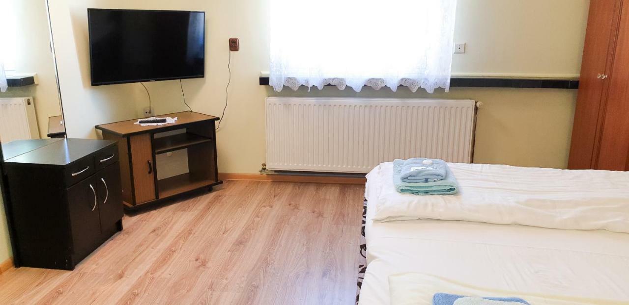 Etna - Hostel -Noclegi Rzeszów Esterno foto