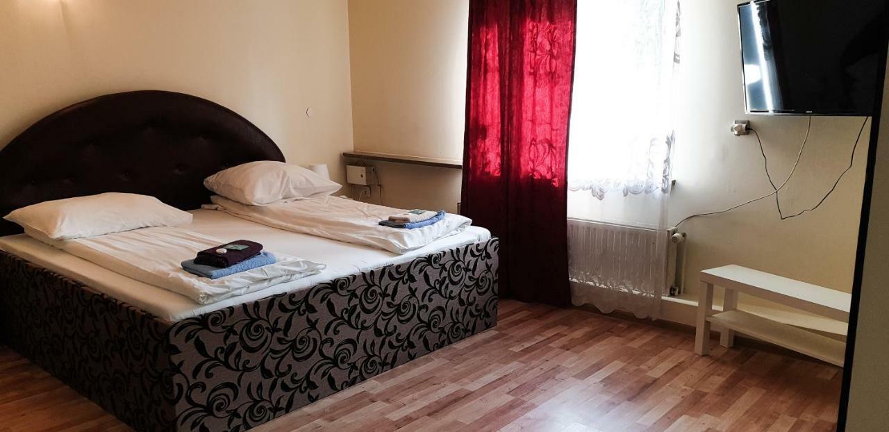 Etna - Hostel -Noclegi Rzeszów Esterno foto