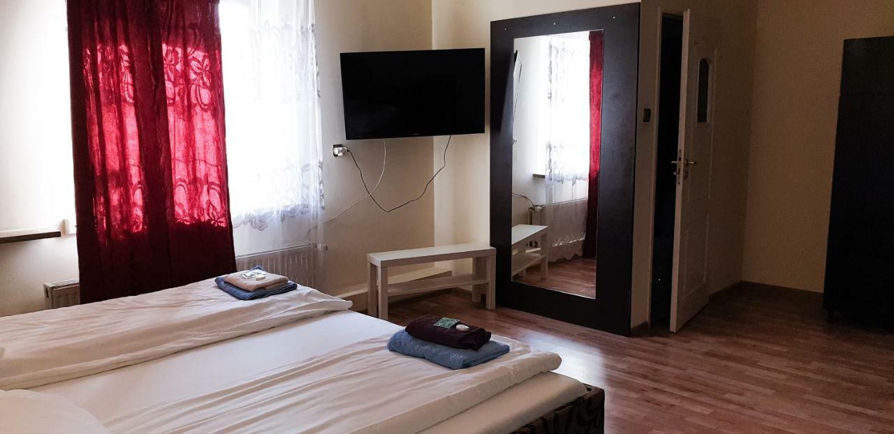 Etna - Hostel -Noclegi Rzeszów Esterno foto