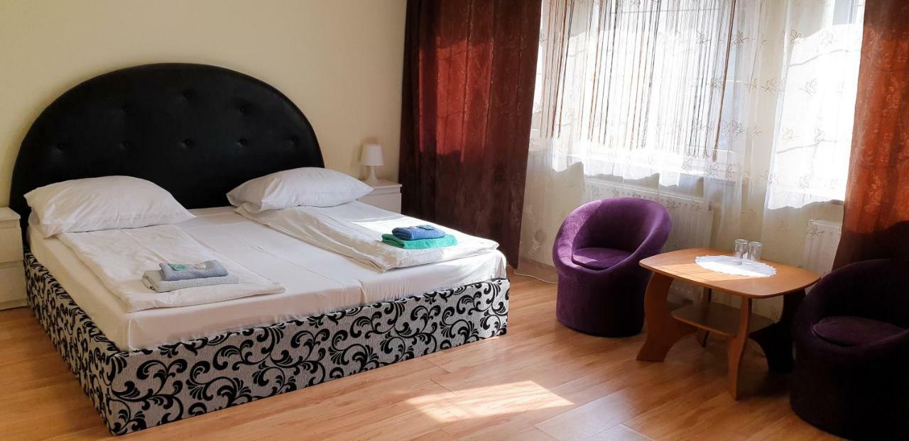 Etna - Hostel -Noclegi Rzeszów Esterno foto