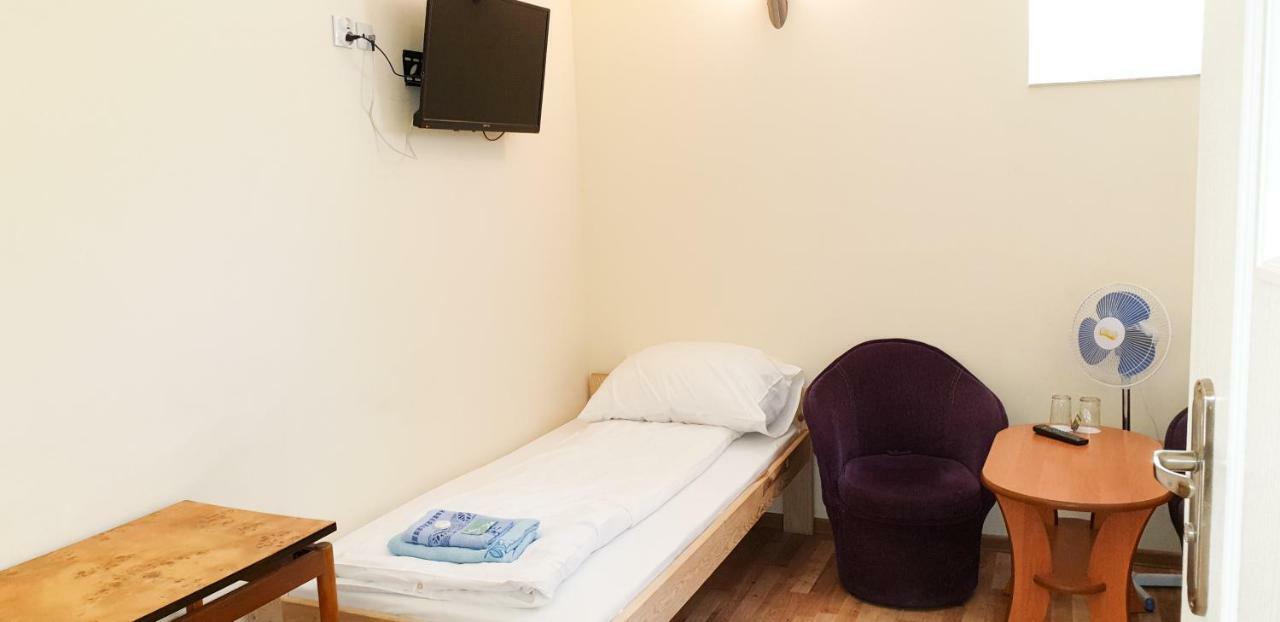 Etna - Hostel -Noclegi Rzeszów Esterno foto